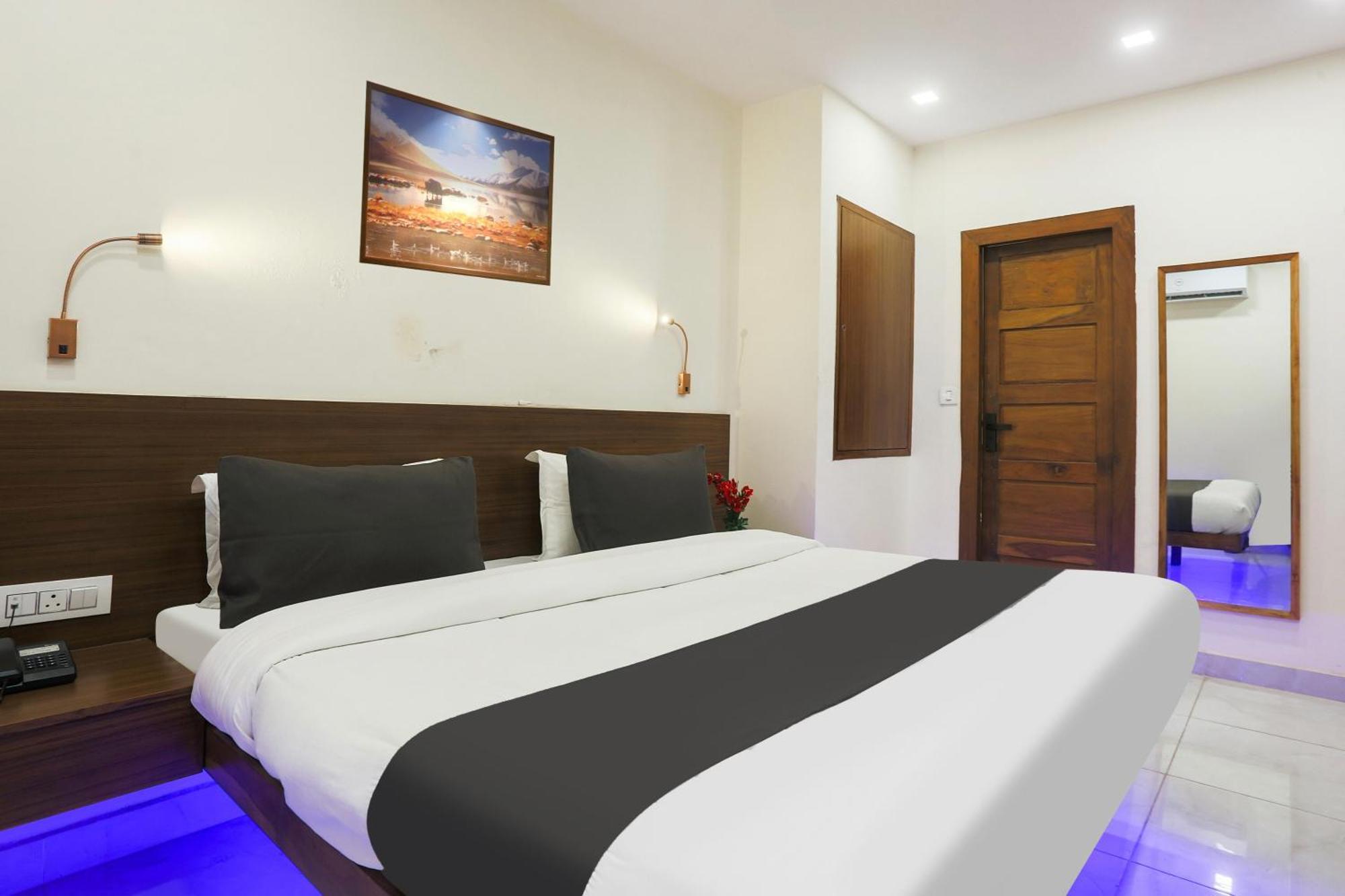 Super Townhouse Vikaspuri Hotel Delhi  Exterior photo