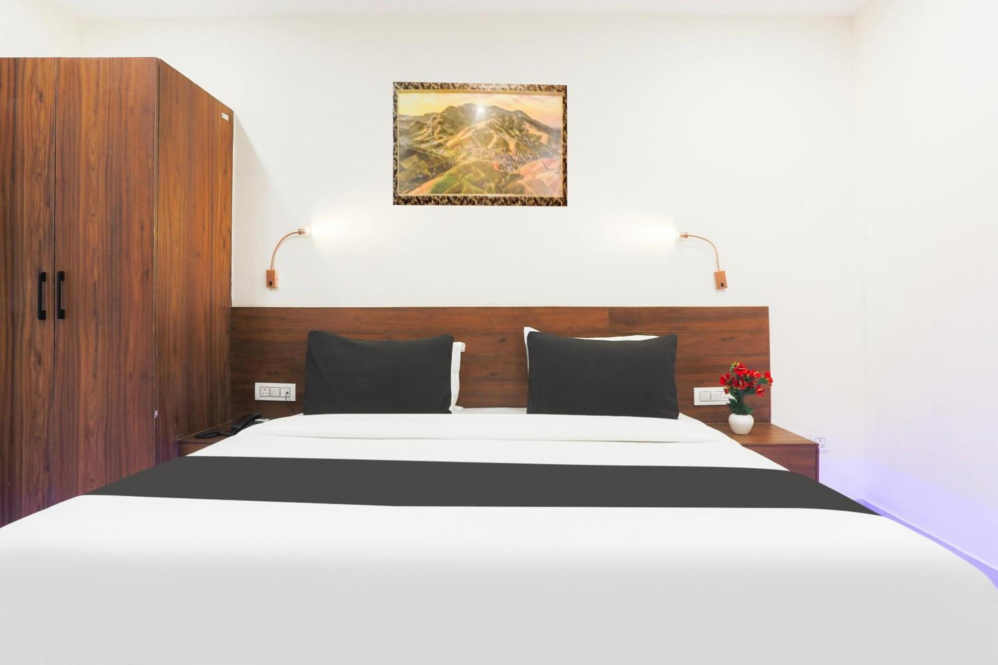Super Townhouse Vikaspuri Hotel Delhi  Exterior photo
