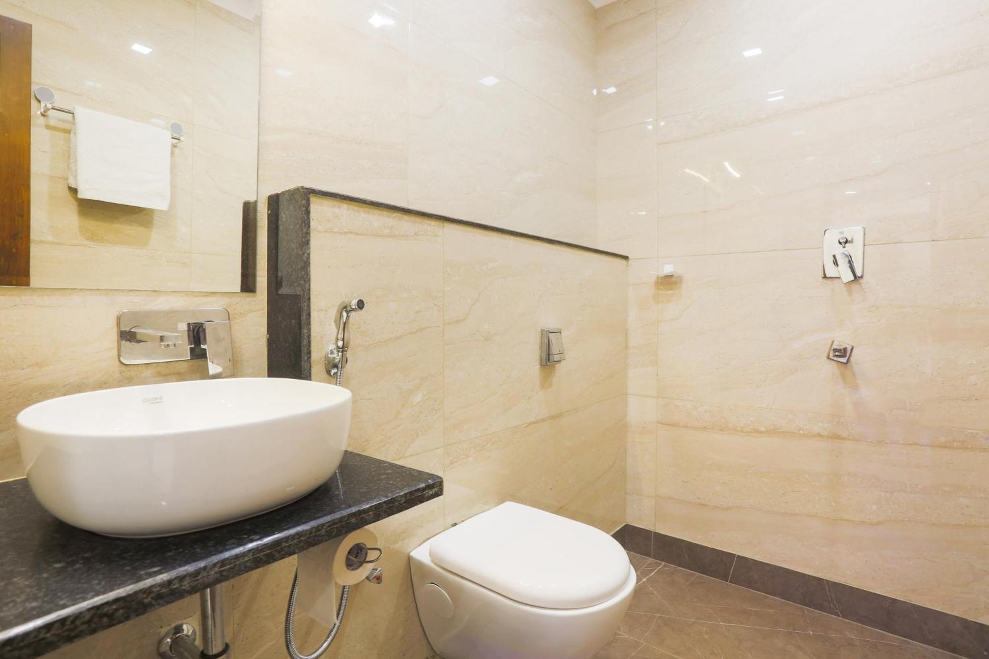 Super Townhouse Vikaspuri Hotel Delhi  Exterior photo