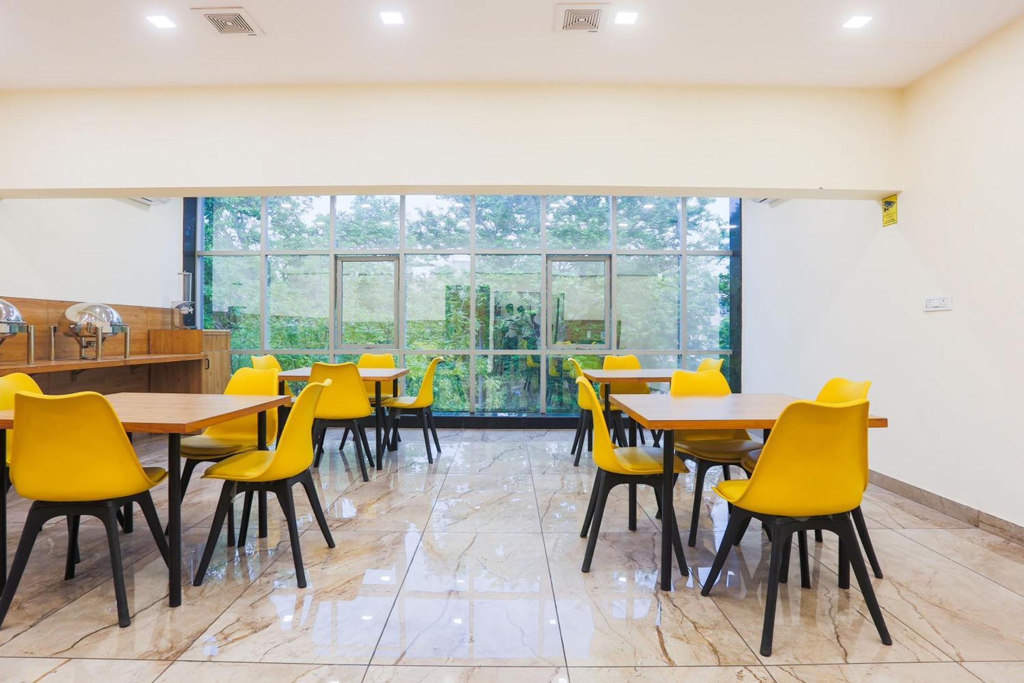 Super Townhouse Vikaspuri Hotel Delhi  Exterior photo