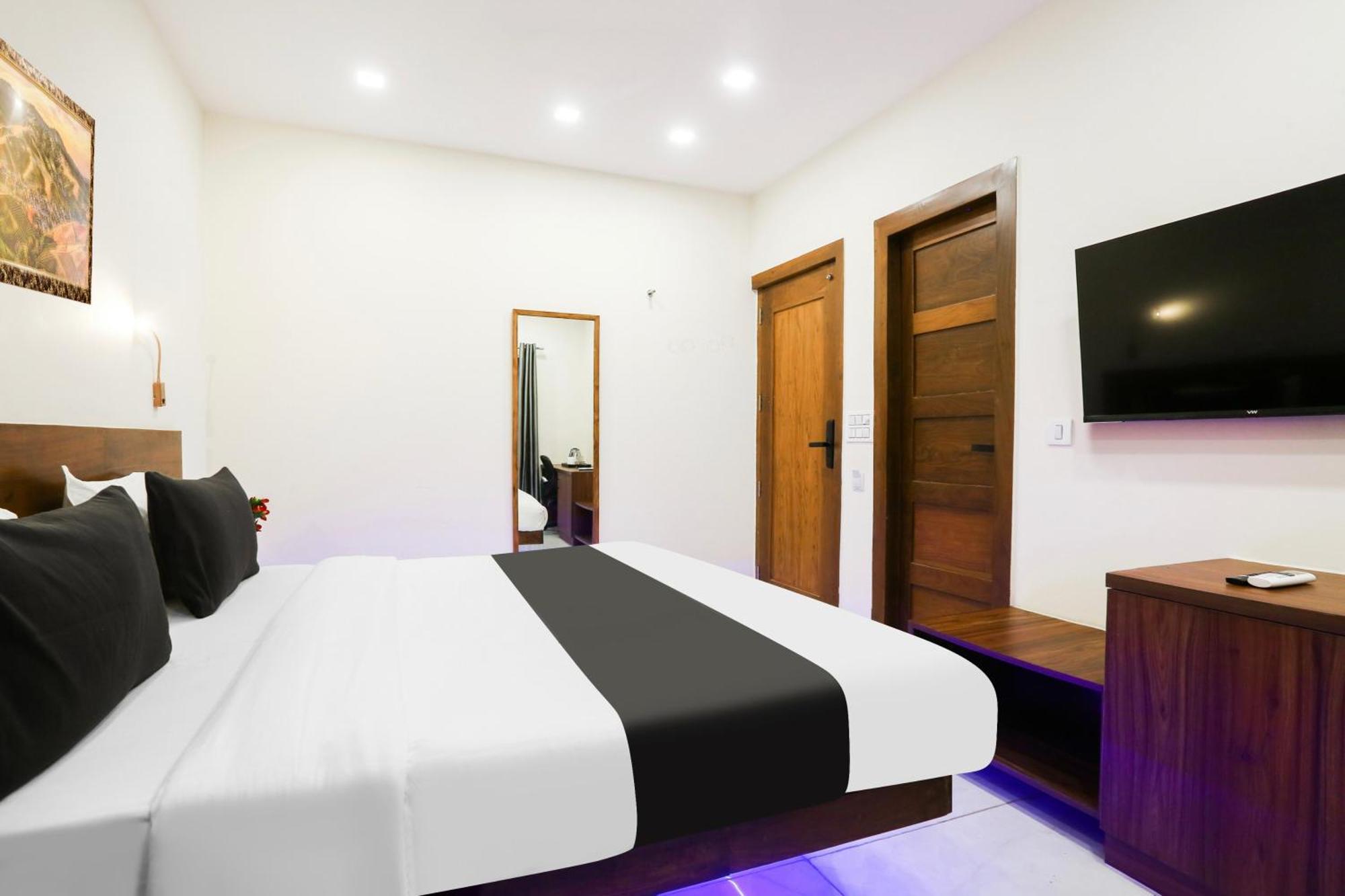 Super Townhouse Vikaspuri Hotel Delhi  Exterior photo