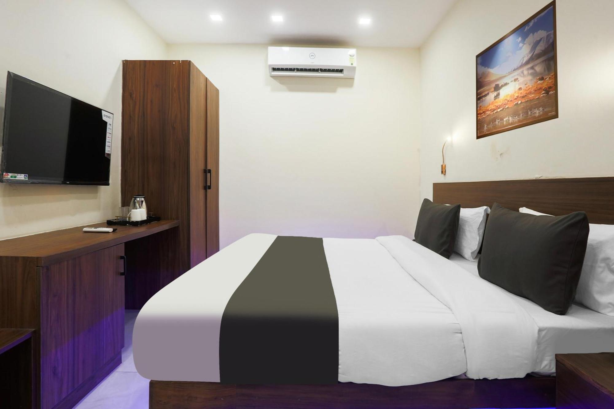 Super Townhouse Vikaspuri Hotel Delhi  Exterior photo