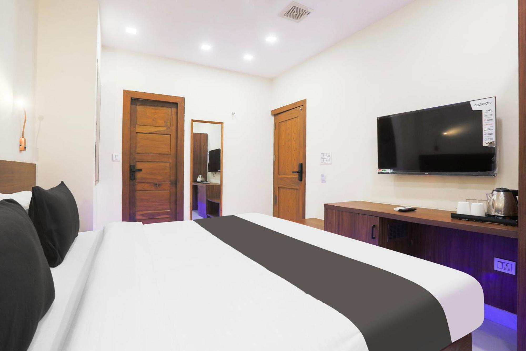 Super Townhouse Vikaspuri Hotel Delhi  Exterior photo