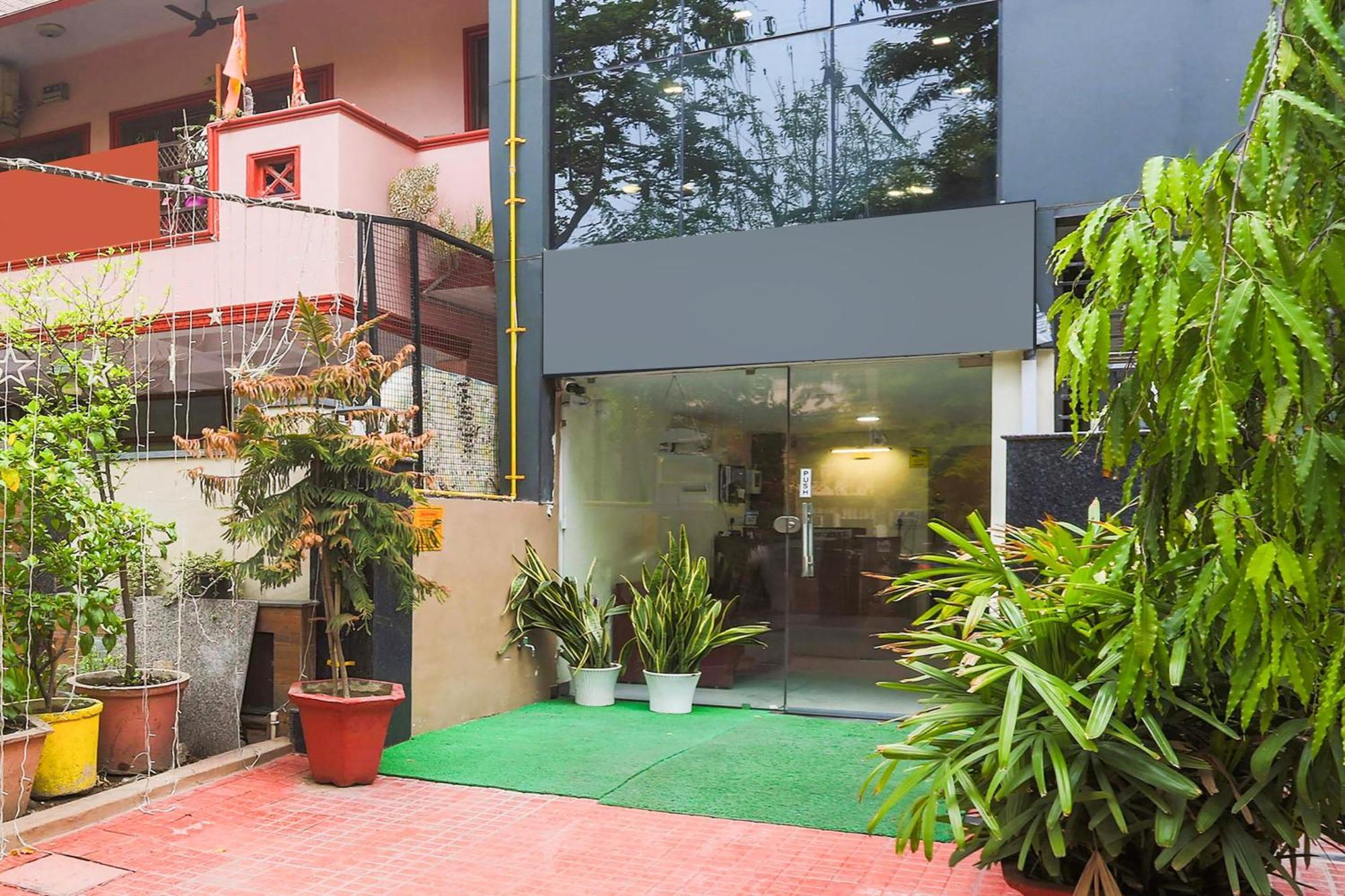 Super Townhouse Vikaspuri Hotel Delhi  Exterior photo