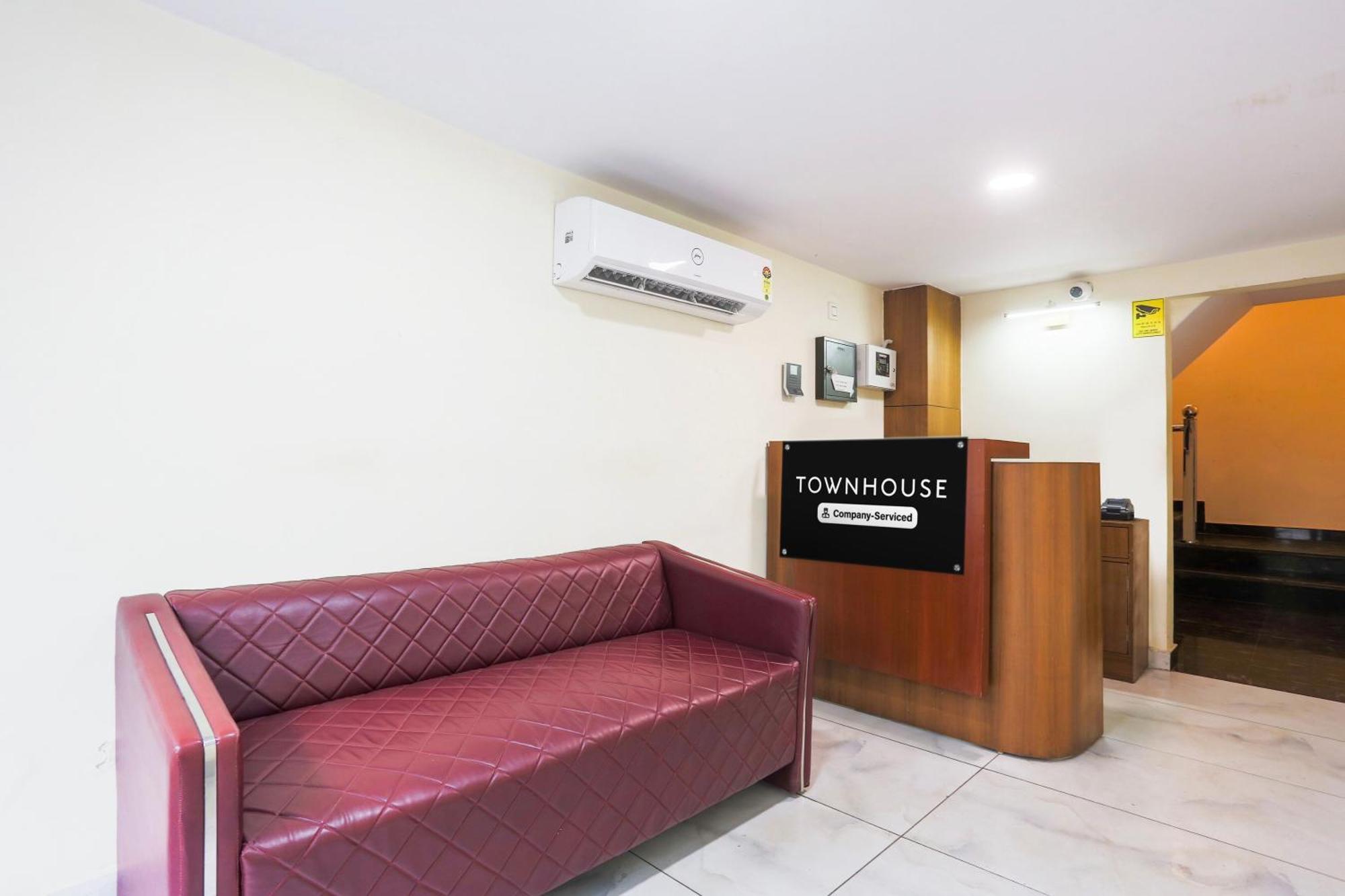 Super Townhouse Vikaspuri Hotel Delhi  Exterior photo