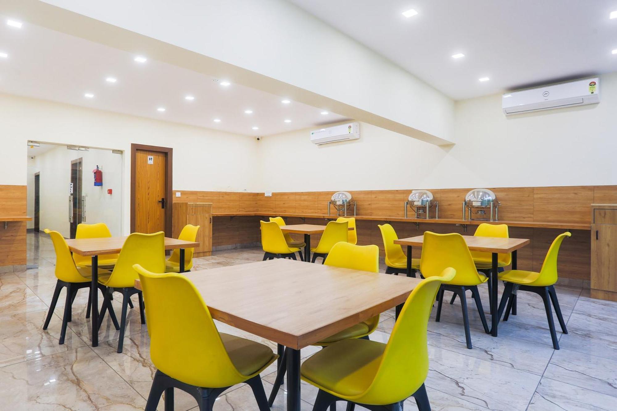 Super Townhouse Vikaspuri Hotel Delhi  Exterior photo
