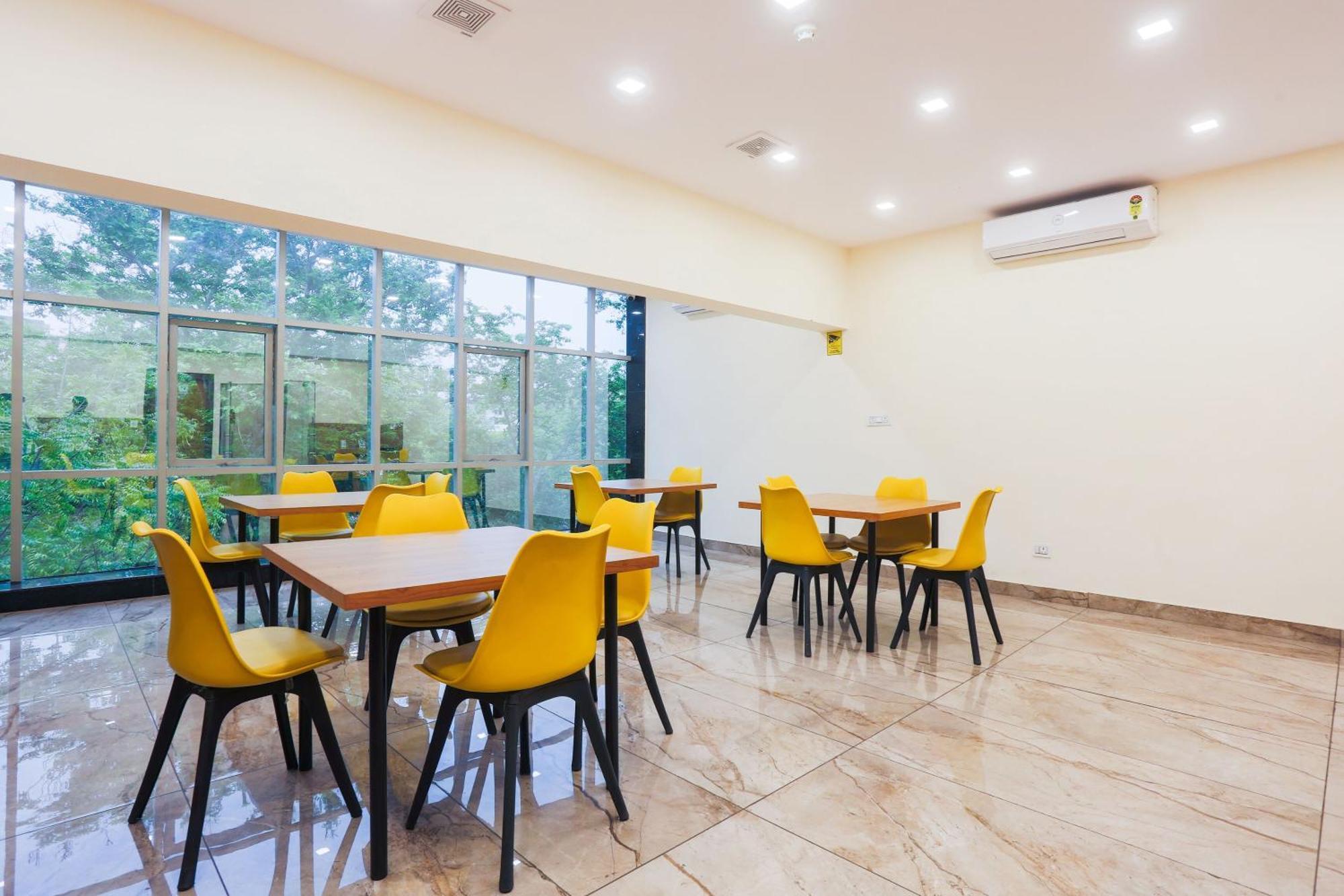 Super Townhouse Vikaspuri Hotel Delhi  Exterior photo