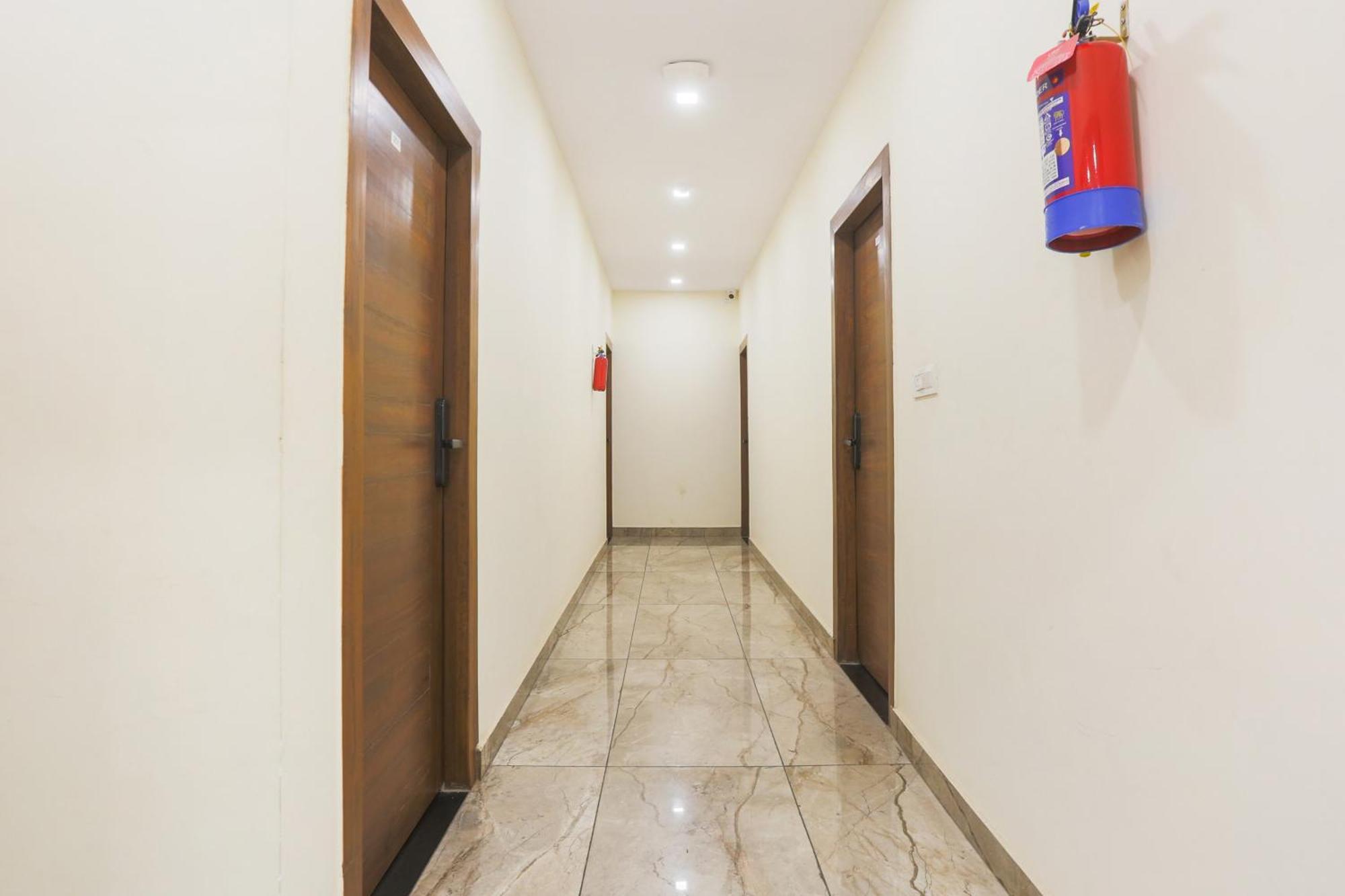 Super Townhouse Vikaspuri Hotel Delhi  Exterior photo